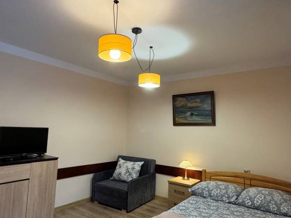 Pokój nr 13 / 3 os. z balkonem, (łóżko małżeńskie + fotel rozkładany)