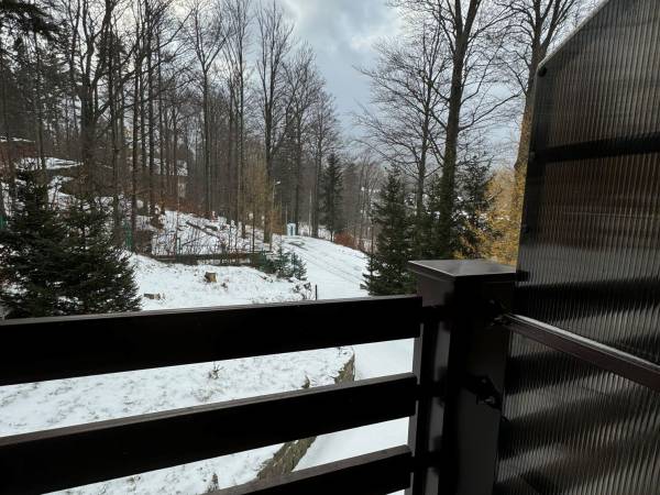 Pokój nr 13 / 3 os. z balkonem, stolik, krzesła