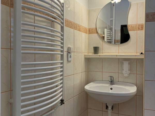 Pokój nr 14 / 3 os. łazienka. toaleta, prysznic