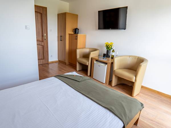 pokój 2-osobowy z łazienką i widokiem na Jezioro Solińskie