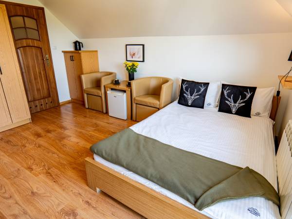 pokój 4-osobowy z łazienką i widokiem na Jezioro Solińskie