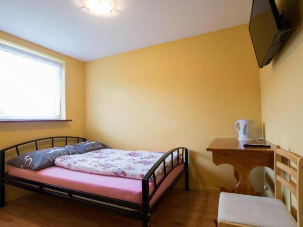 Domki pod Wiązem i Noclegi Pod Lasem