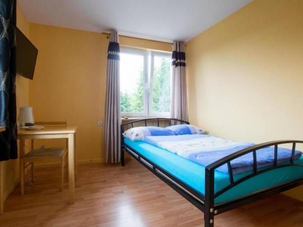 Domki pod Wiązem i Noclegi Pod Lasem