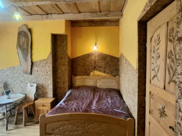 Pokój - Trójka Góralska - jedno łoże małżeńskie i jedno łóżko pojedyncze