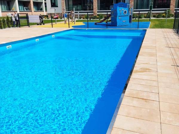 Basen z podgrzewaną wodą