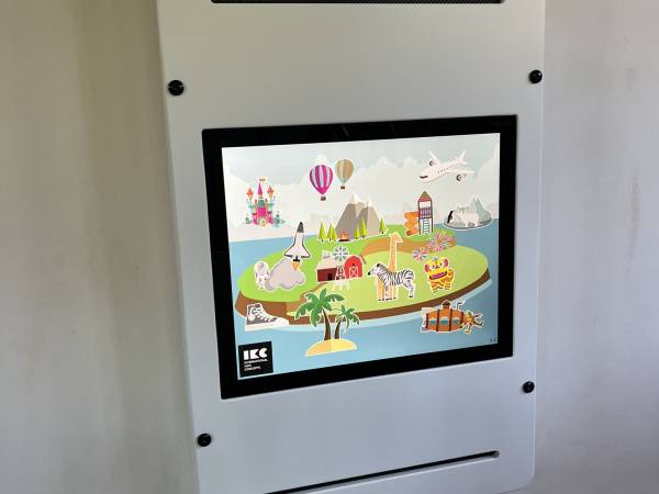 Monitor z grami edukacyjnymi dla dzieci