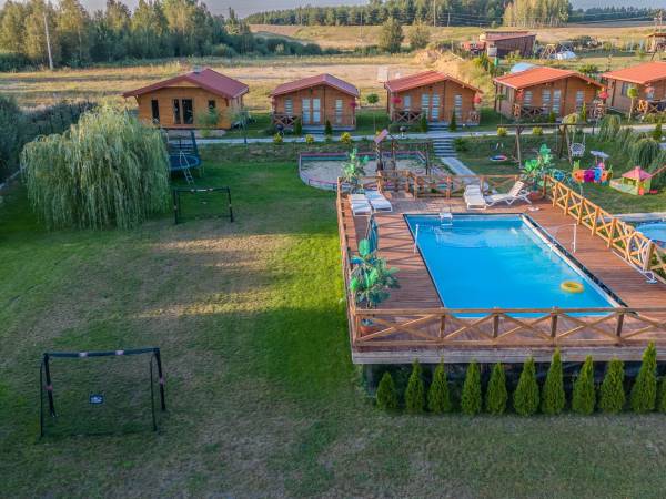 boisko małe i basen