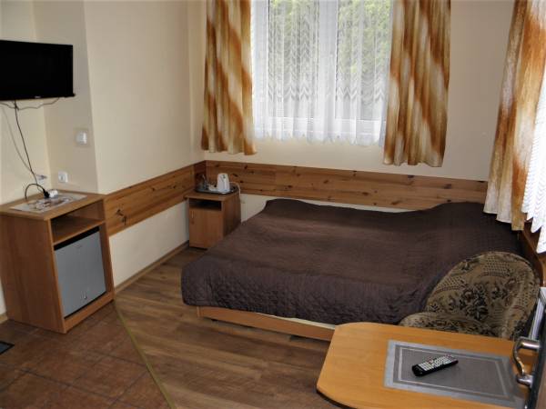 pokój nr 1 ( 2 osobowy na parterze bez balkonu)