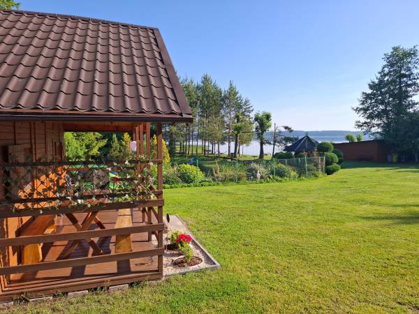 DOMKI LETNISKOWE NAD JEZIOREM NA MAZURACH 