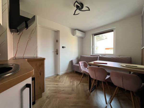 Mieszkanie nr 1, pokój dzienny, klimatyzacja