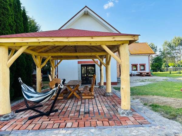 Między Nami a Sosnami Uniejów