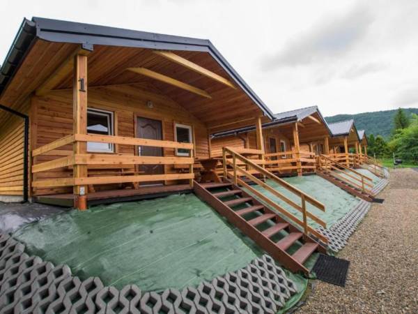 Domki pod Wiązem i Noclegi Pod Lasem