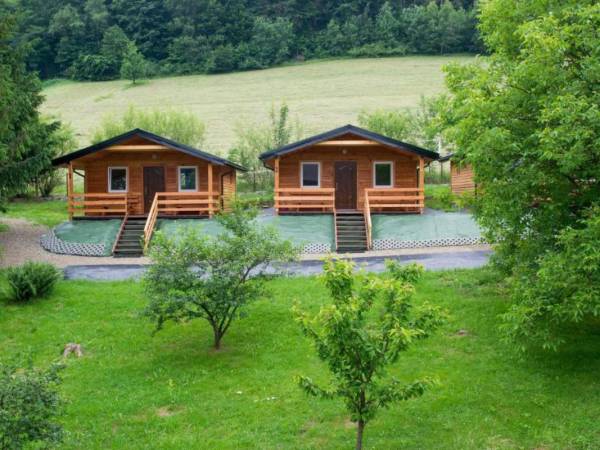 Domki pod Wiązem i Noclegi Pod Lasem