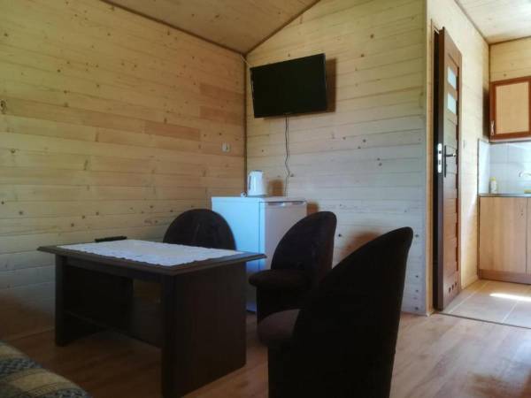 Domki pod Wiązem i Noclegi Pod Lasem