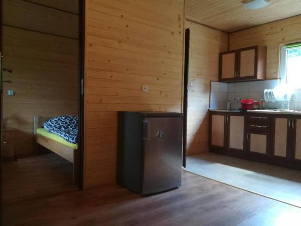 Domki pod Wiązem i Noclegi Pod Lasem