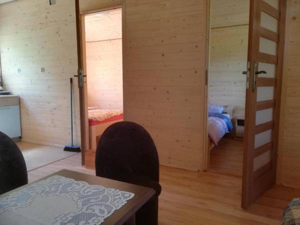 Domki pod Wiązem i Noclegi Pod Lasem