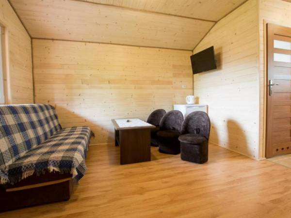 Domki pod Wiązem i Noclegi Pod Lasem