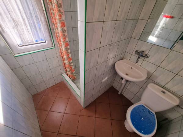 Łazienka w pokoju 2os