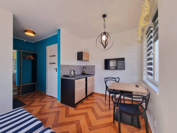 Pokój 2 os. z łazienką I aneksem kuchennym 