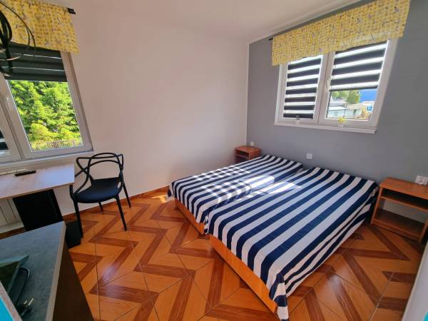 Pokój 2 os. z łazienką I aneksem kuchennym 