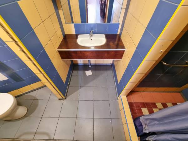 Lazienka w pokoju na parterze dla gości z pieskami 