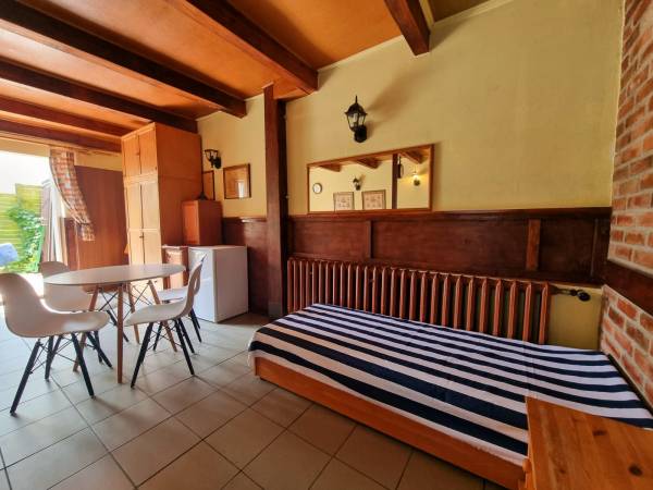 Pokoj nad parterze z łazienką dla gości z pieskami 