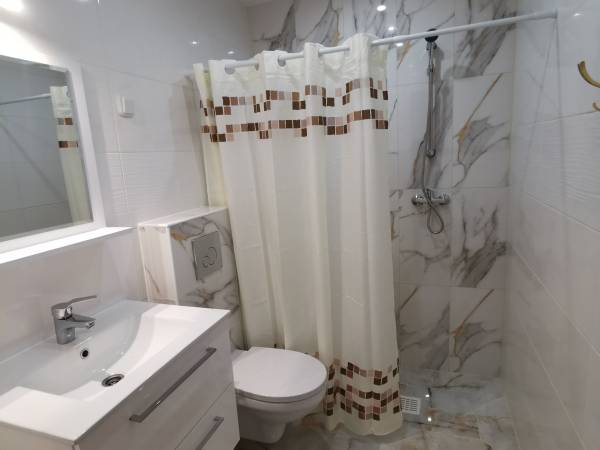 Pokój 4 osobowy / łazienka