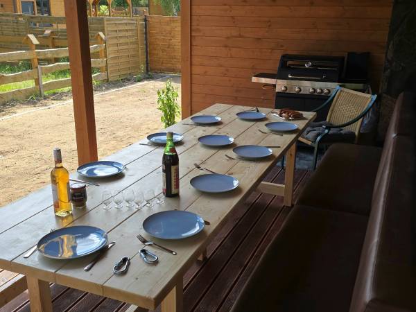 Duży taras że 3 metrowym stołem na 12-14 osob