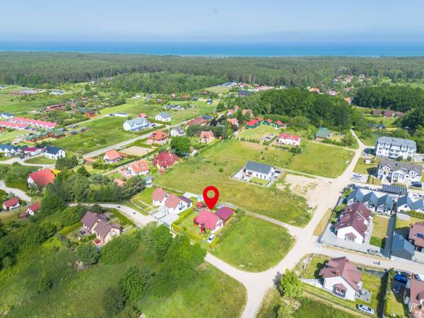 widok z morzem w tle 