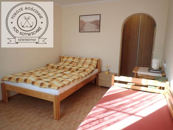 Pokój nr 6 dla 3-4 osób, z łazienką, mini aneksem kuchennym, na parterze z wejściem prosto z ogródka