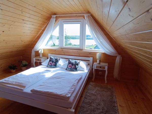 Szary Domek Nad Jeziorem