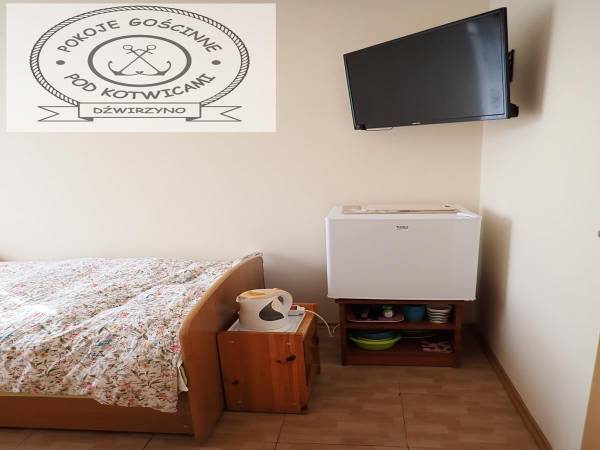 Pokój nr 3 dla 2 osób, z łazienką, mini aneksem kuchennym, na parterze z wejściem prosto z ogródka