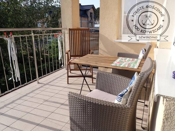 Apartament nr 1 typu studio, 2 pokojowy, z mini aneksem kuchennym, z łazienką i zadaszonym balkonem