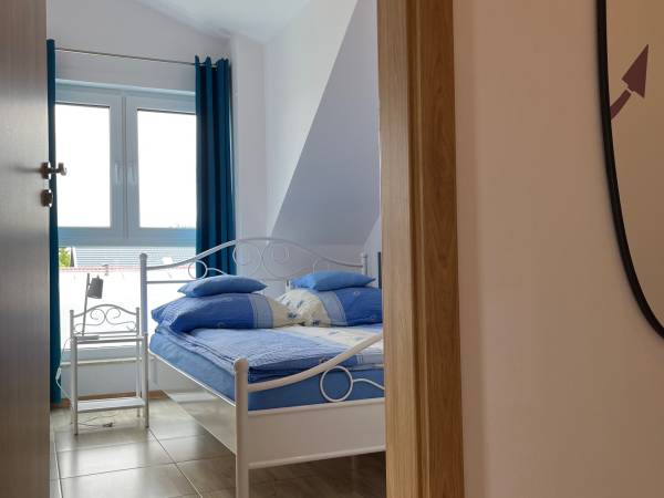 Sypialnia w apartamencie dwupoziomowym