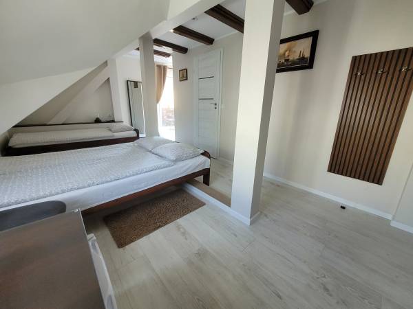 pokój 3 osobowy z balkonem