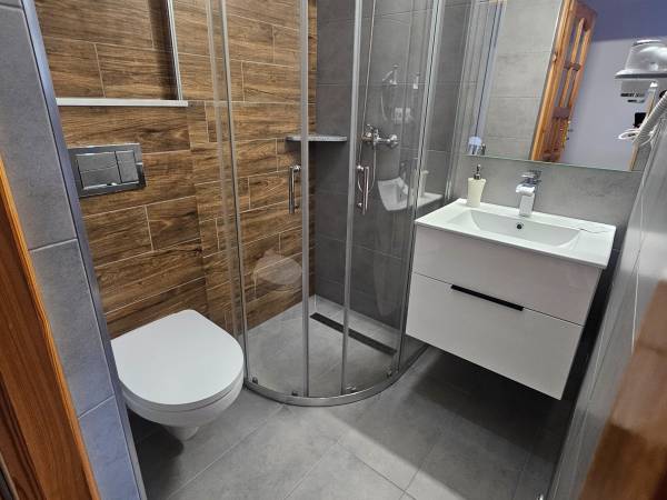 Kwatery Prywatne i Pokoje Do Wynajęcia u Lusii