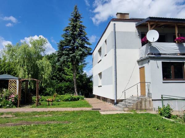 Drugie wejście od dziedzińca 