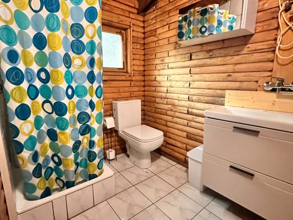 Wpadnij do lasu , domki nad jeziorem 