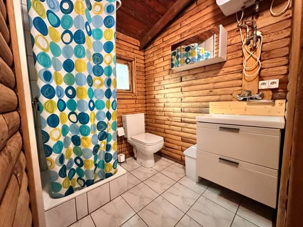 Wpadnij do lasu , domki nad jeziorem 