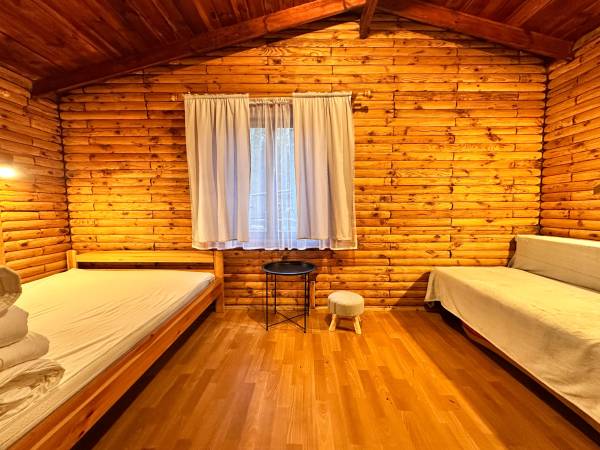 Wpadnij do lasu , domki nad jeziorem 