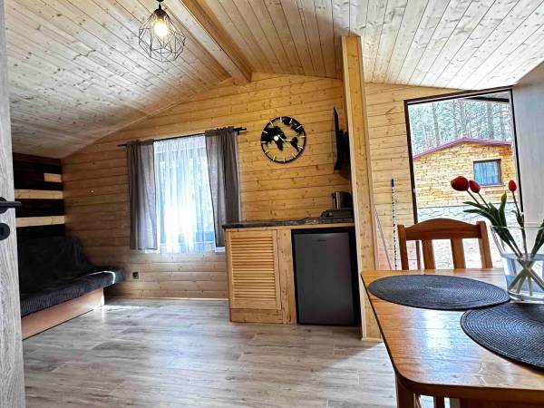 Wpadnij do lasu , domki nad jeziorem 