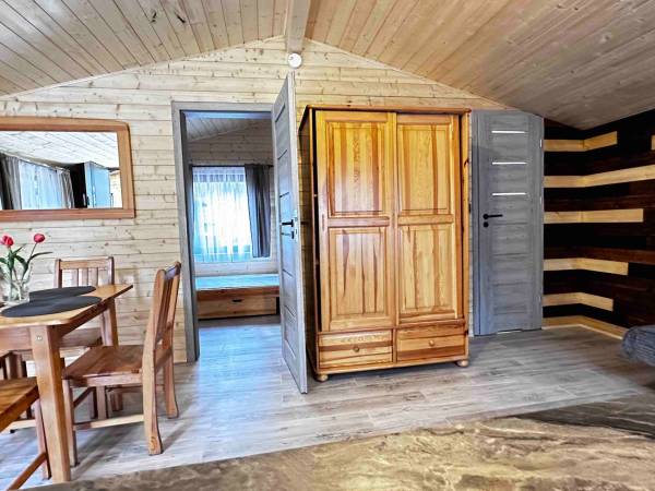 Wpadnij do lasu , domki nad jeziorem 