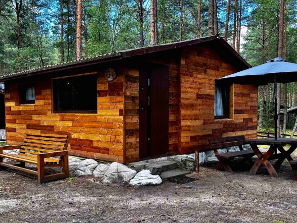 Wpadnij do lasu , domki nad jeziorem 