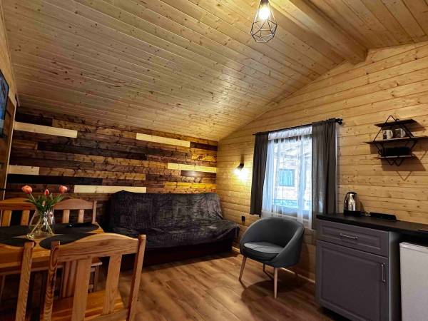 Wpadnij do lasu , domki nad jeziorem 