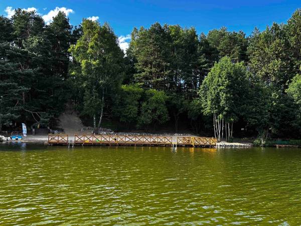 Wpadnij do lasu , domki nad jeziorem 