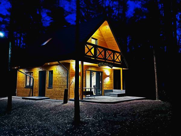 Wpadnij do lasu , domki nad jeziorem 