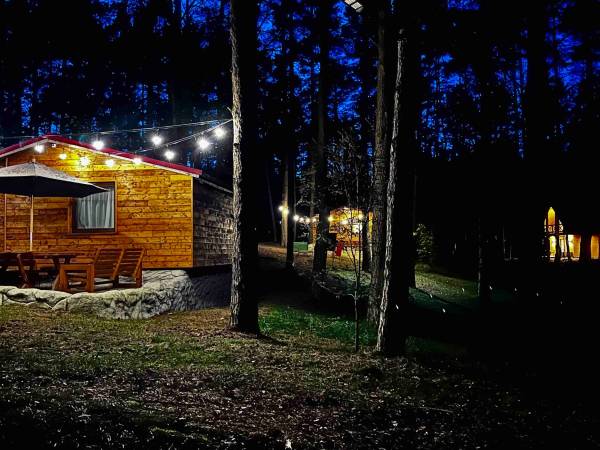 Wpadnij do lasu , domki nad jeziorem 