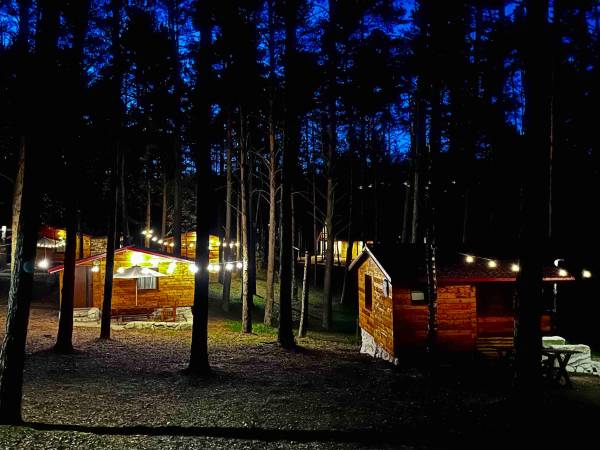 Wpadnij do lasu , domki nad jeziorem 