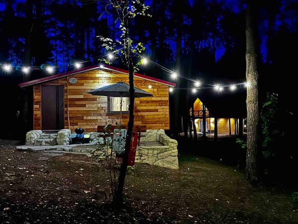 Wpadnij do lasu , domki nad jeziorem 