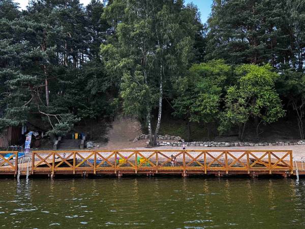 Wpadnij do lasu , domki nad jeziorem 